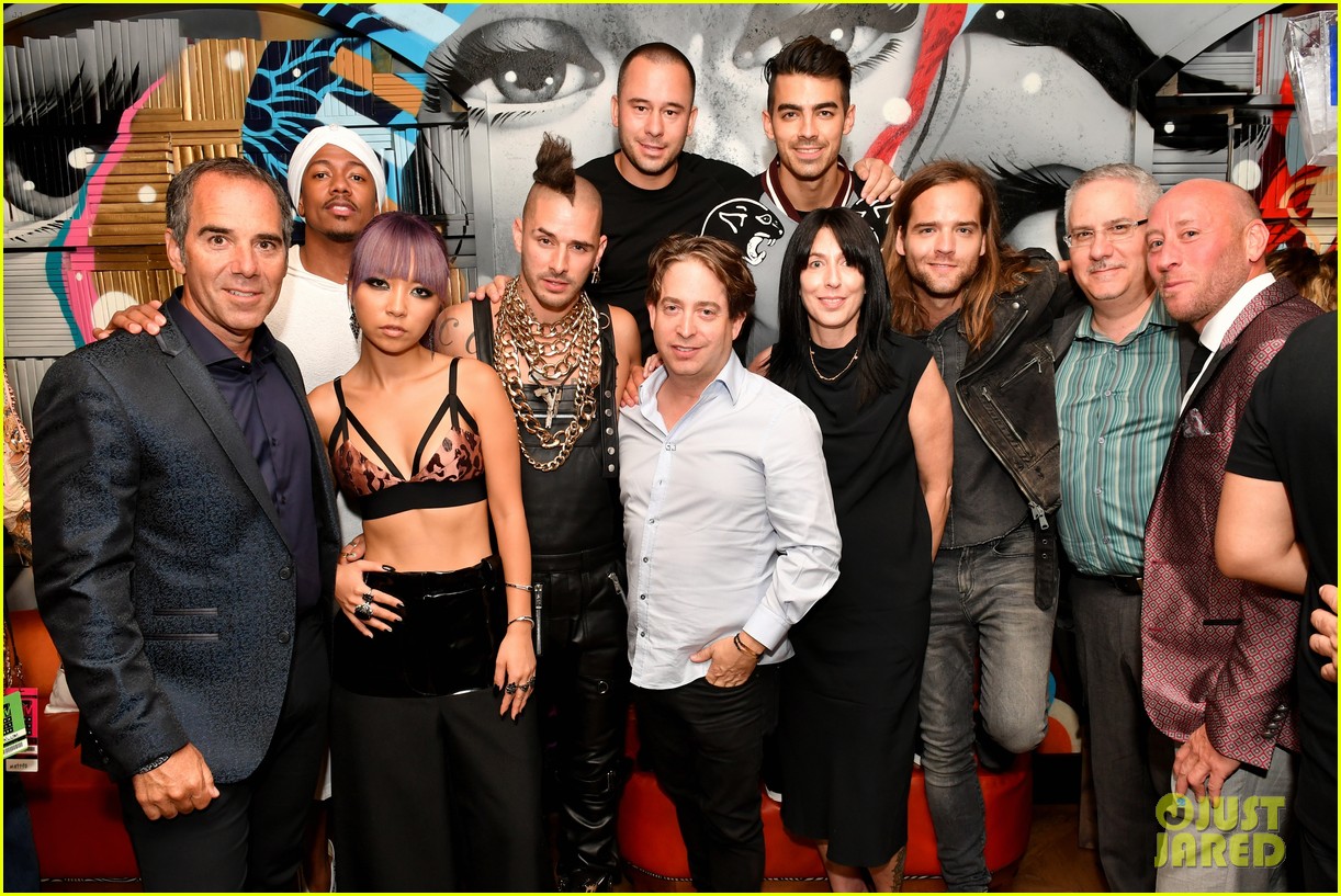Hailee Steinfeld, Hailey Baldwin & Holland Roden Celebrate At Republic Records MTV VMAs After Party!