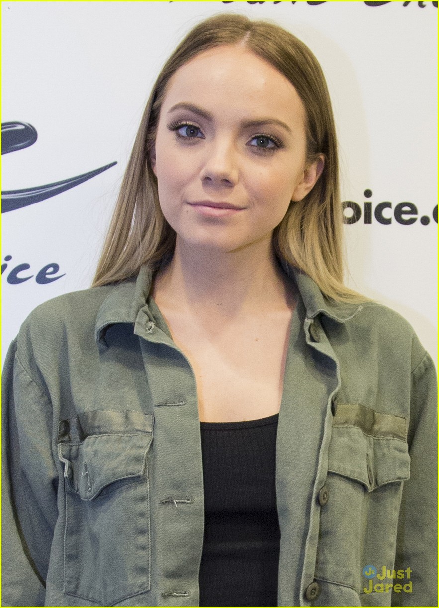 Danielle Bradbery Performs To New Songs 'Sway' & 'Potential' at Music Choice