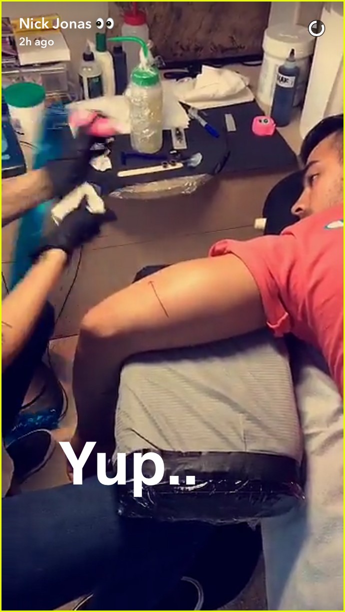 Nick & Joe Jonas Get Tattoos Together Before VMAs 2016!