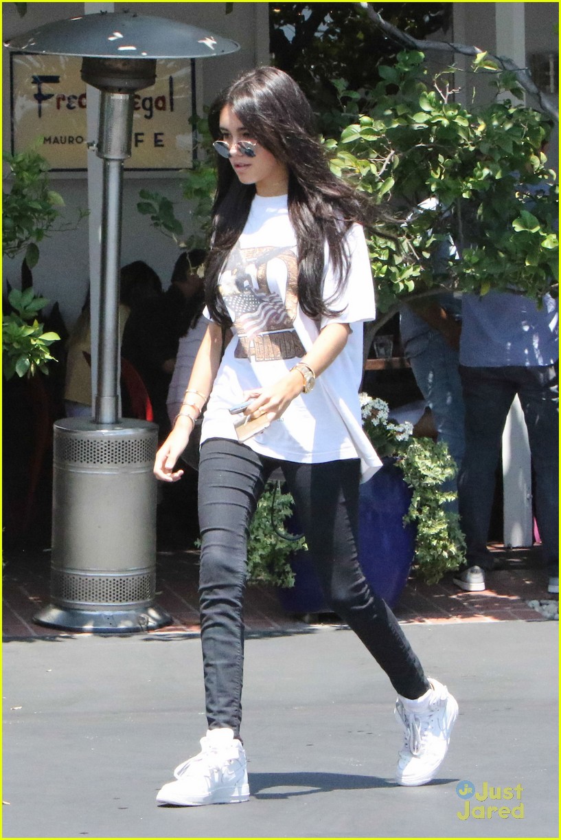 Madison Beer Shops With Jack Gilinsky Before Lunch With Family in LA
