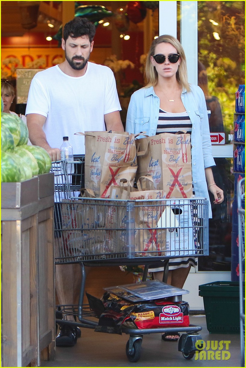 Peta Murgatroyd Hasn't Sent Maksim Chmerkovskiy On Emergency Pregnancy Craving Runs Yet