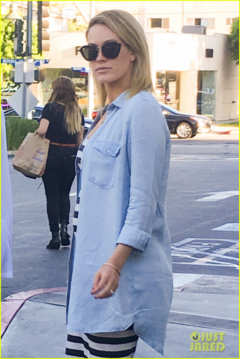 Peta Murgatroyd Hasn't Sent Maksim Chmerkovskiy On Emergency Pregnancy Craving Runs Yet