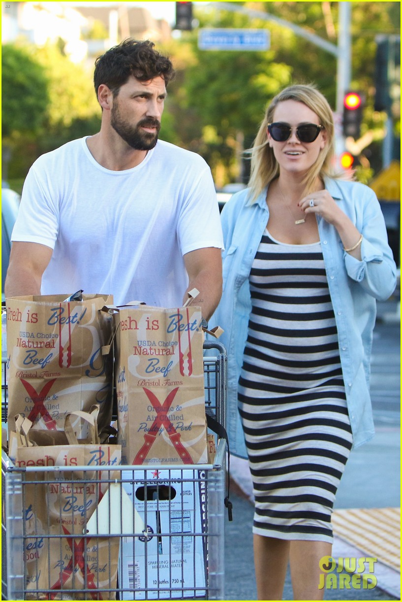 Peta Murgatroyd Hasn't Sent Maksim Chmerkovskiy On Emergency Pregnancy Craving Runs Yet