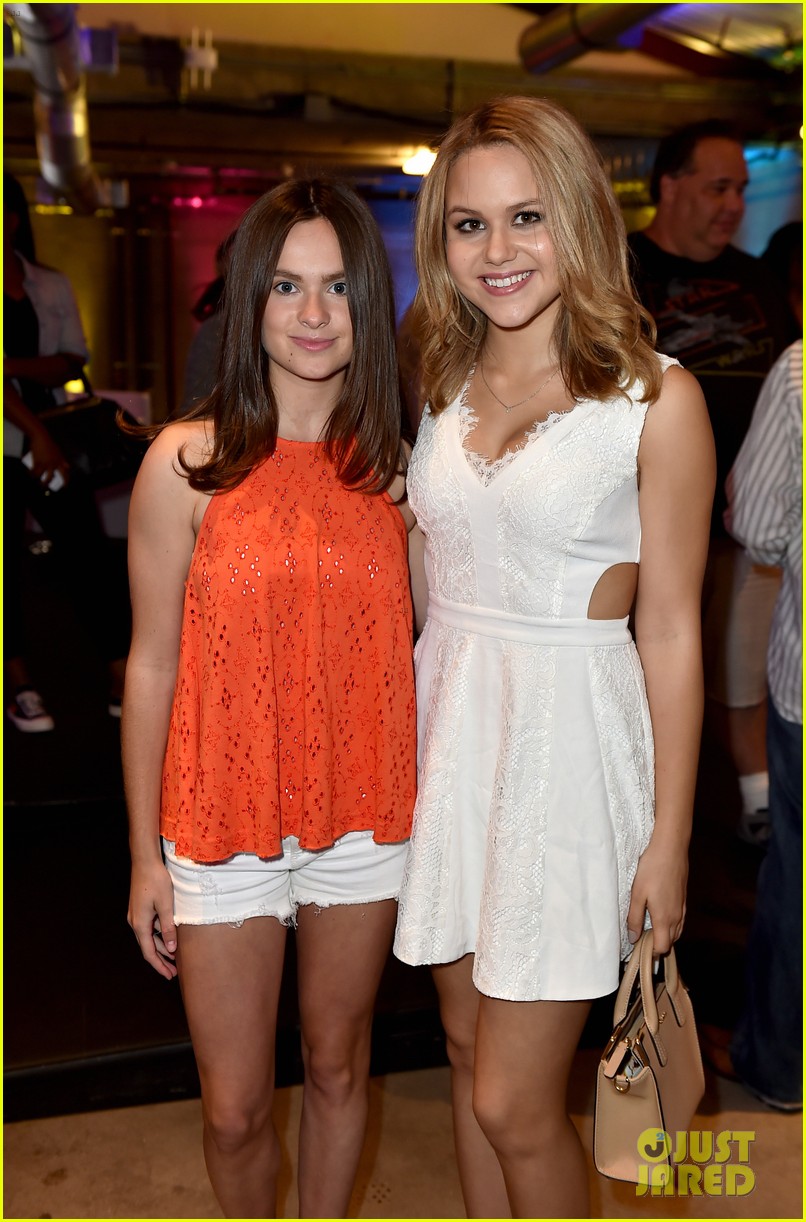 Paris Berelc & Nikki Hahn Play the Disney Mix App at JJJ Party!