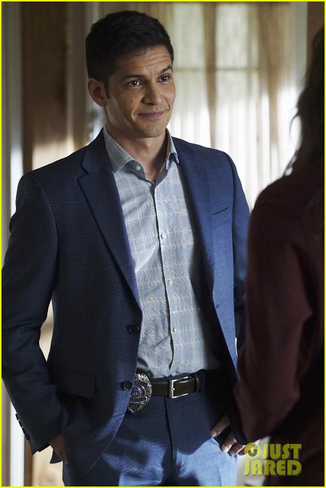 Hanna is Out to Prove that Noel is Uber A on Tonight's 'Pretty Little Liars'