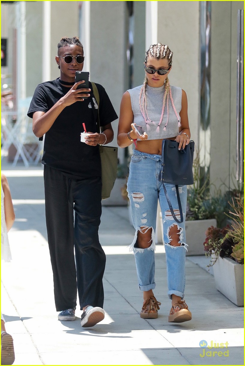 Sofia Richie Adds Color To Her Boxer Braids