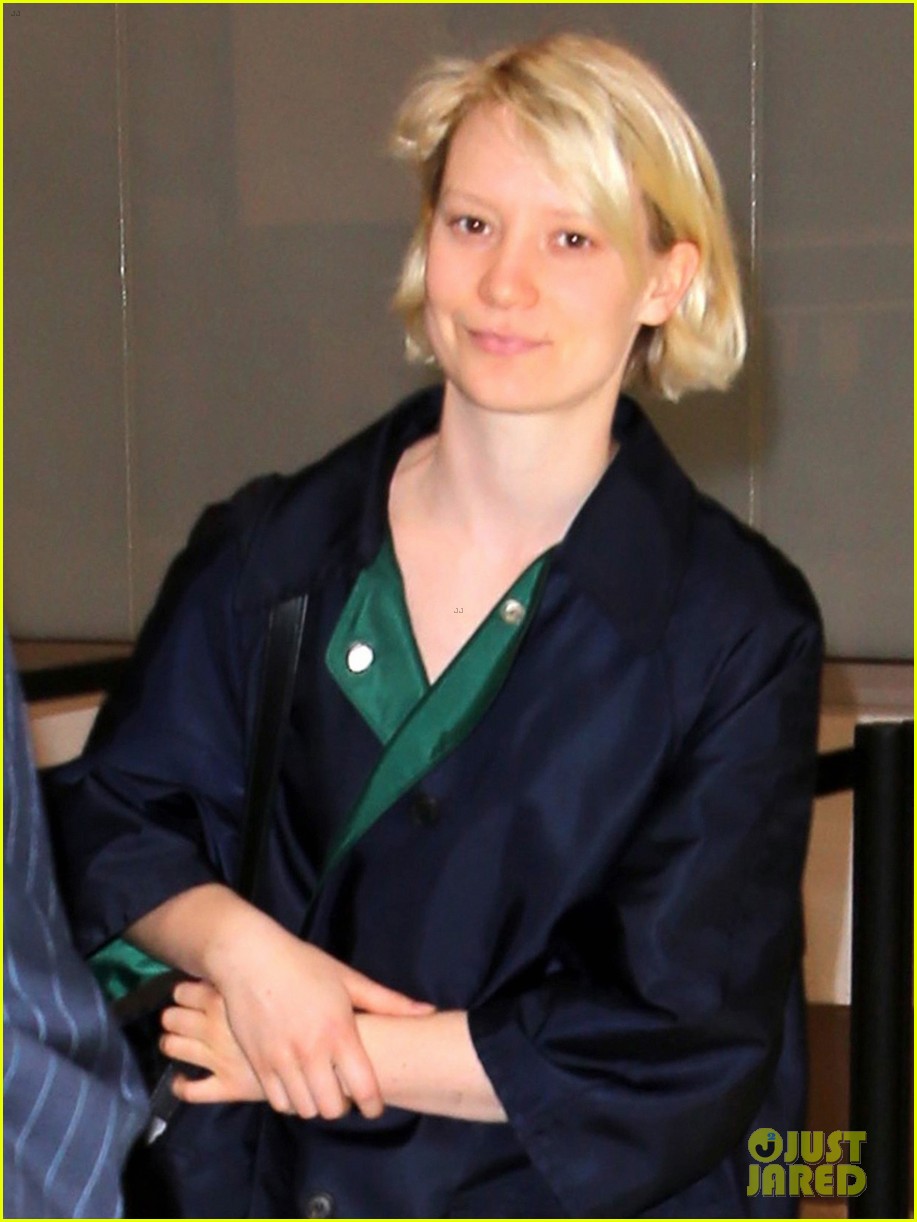 Mia Wasikowska Catches a Flight Out of LAX Airport Alongside Robert Pattinson