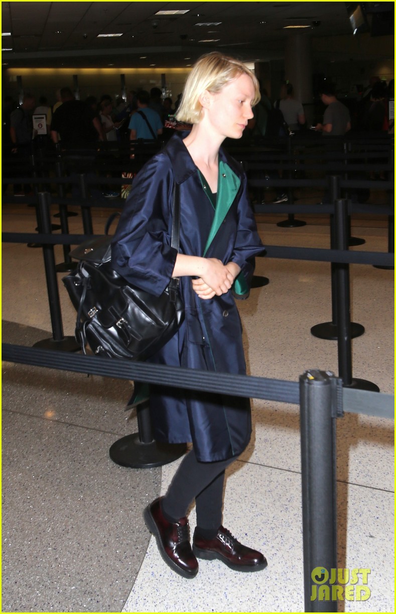 Mia Wasikowska Catches a Flight Out of LAX Airport Alongside Robert Pattinson