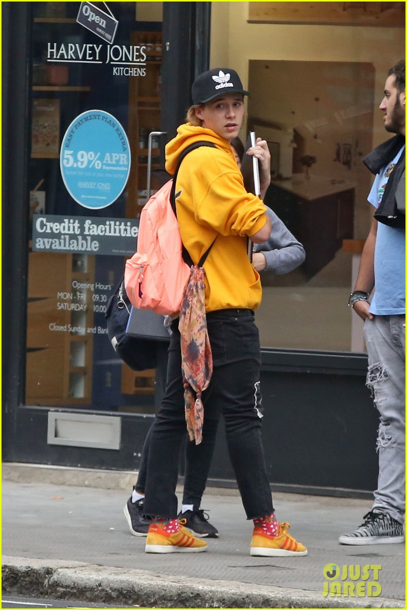Brooklyn Beckham Supports Justin Bieber While Hanging Out With Friends