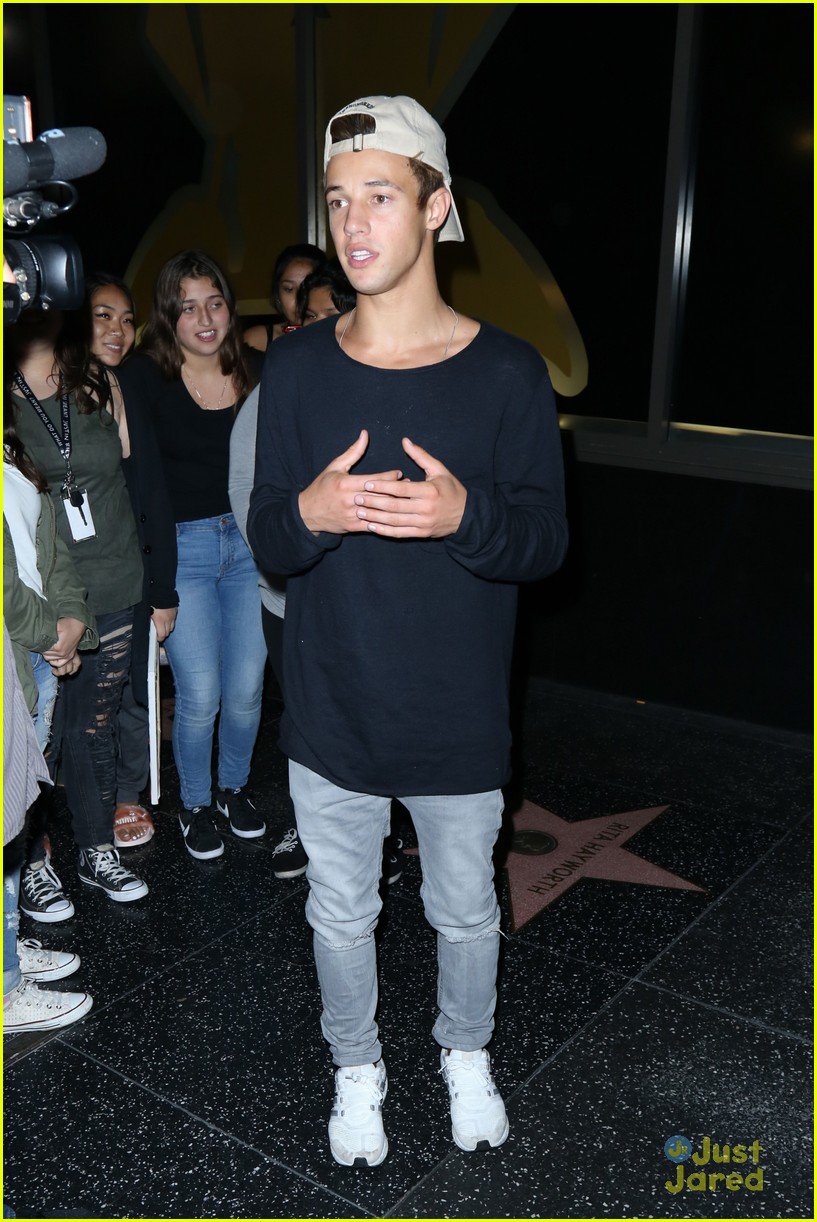 Cameron Dallas Thanks Fans For Vlogging Support