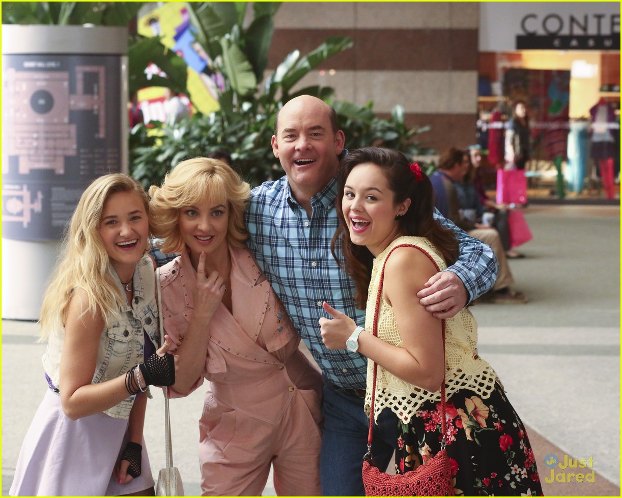 Erica & Lainey Become Matchmakers For Bill on 'The Goldbergs' Tonight