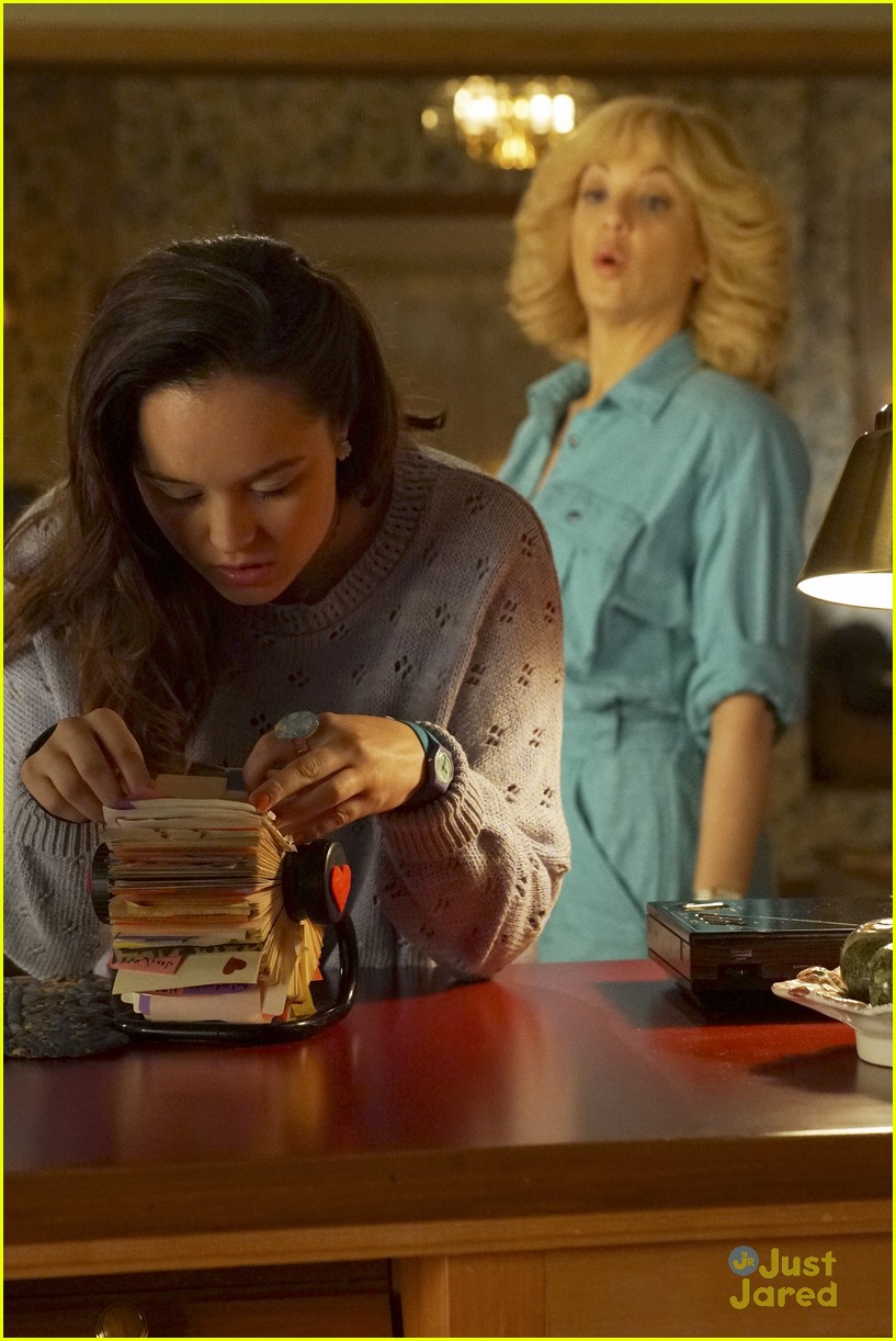 Erica & Lainey Become Matchmakers For Bill on 'The Goldbergs' Tonight