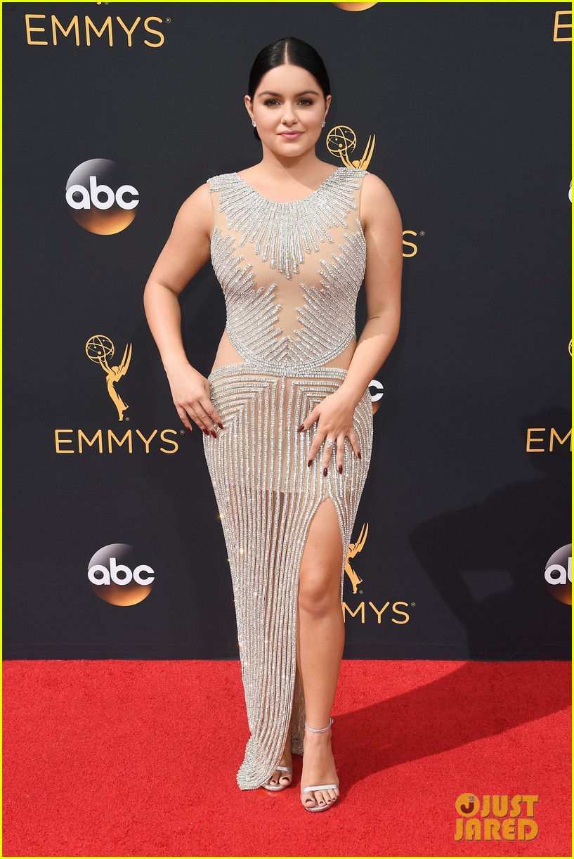 Modern Family's Sarah Hyland & Ariel Winter Hit the Emmys 2016 Red Carpet