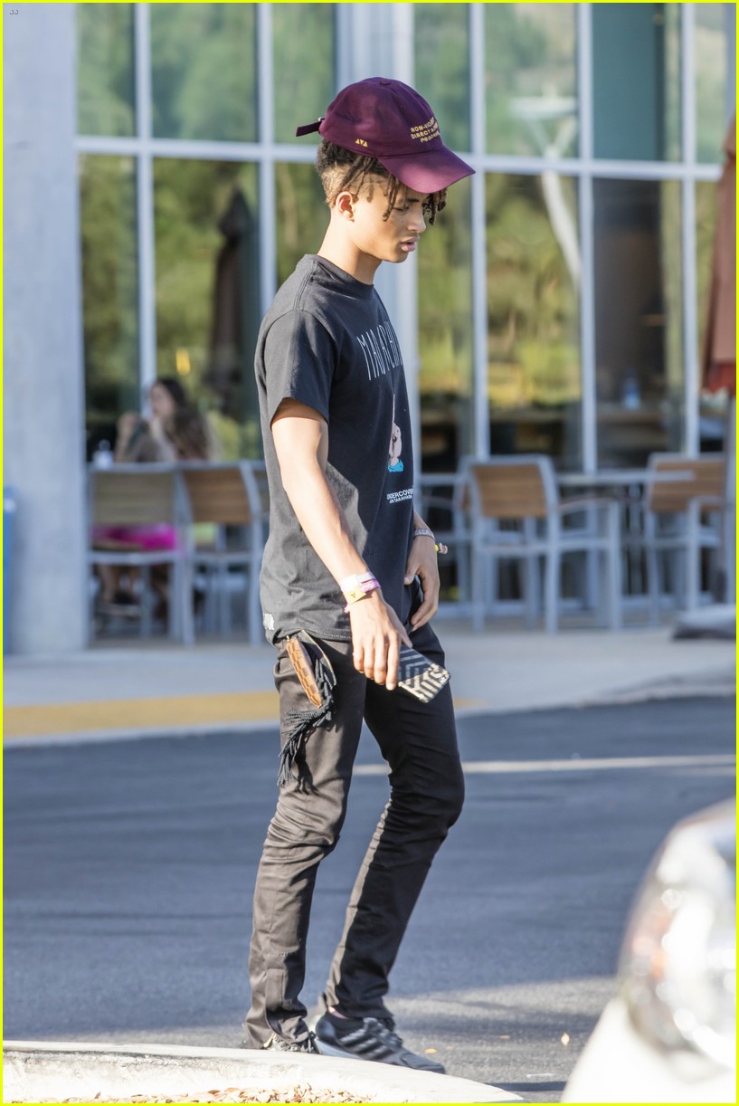 Jaden Smith & Girlfriend Sarah Snyder Share a Sweet Moment