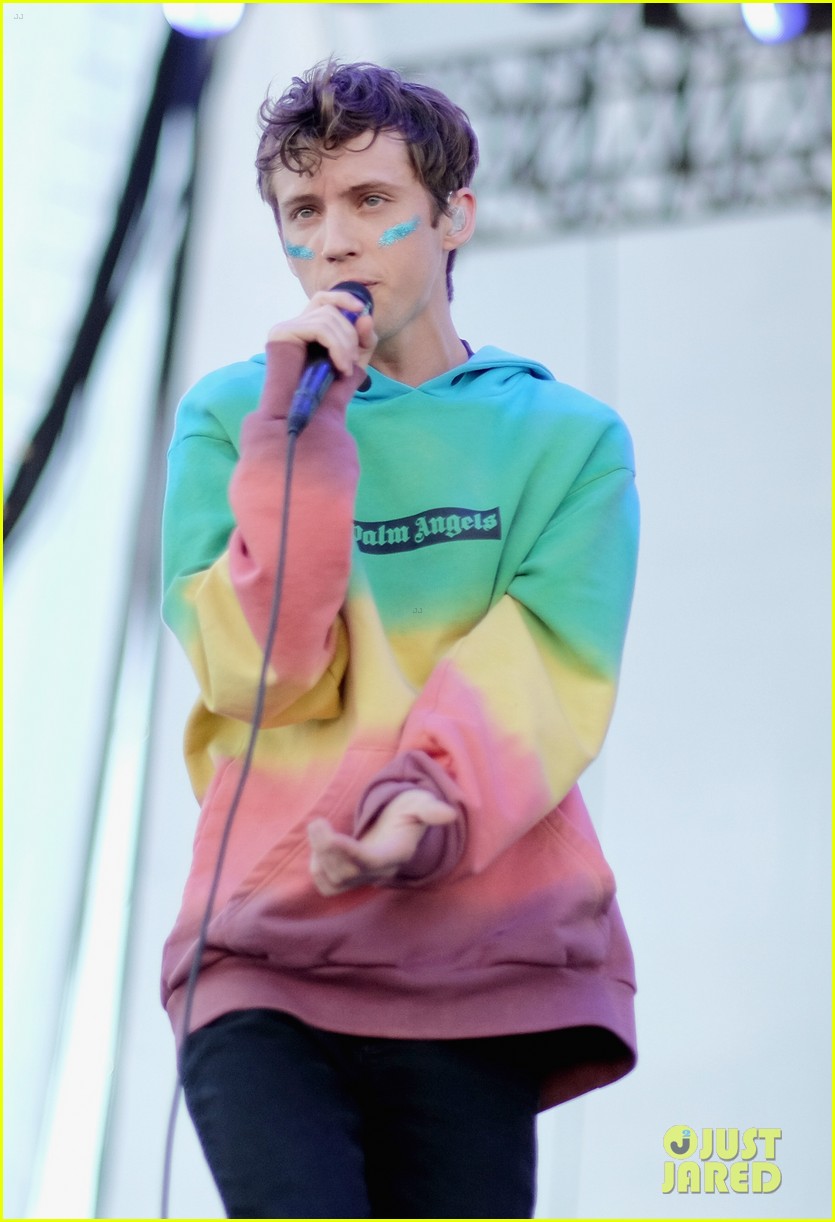Jordan Fisher Introduces Hailee Steinfeld at iHeartRadio Music Festival's Daytime Village