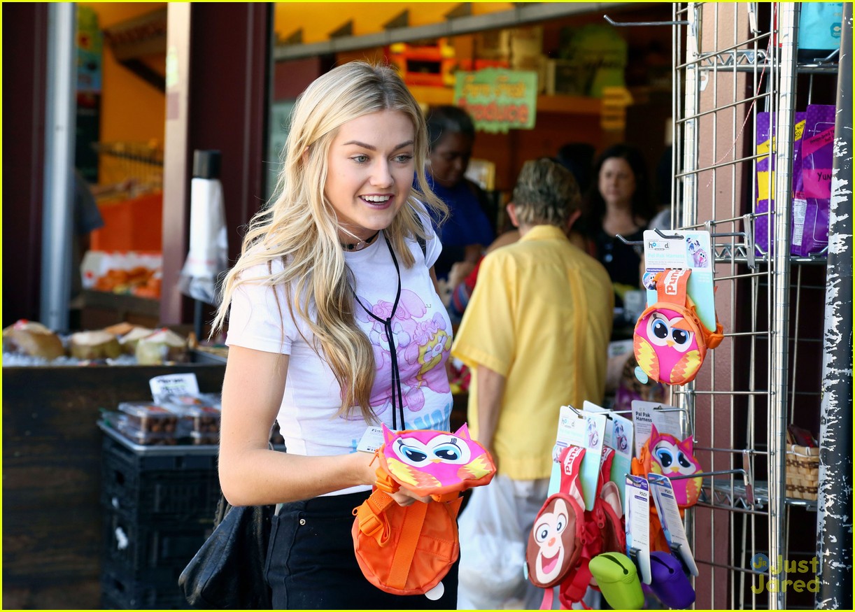'DWTS' Pro Lindsay Arnold Says Married Life is 'Amazing'