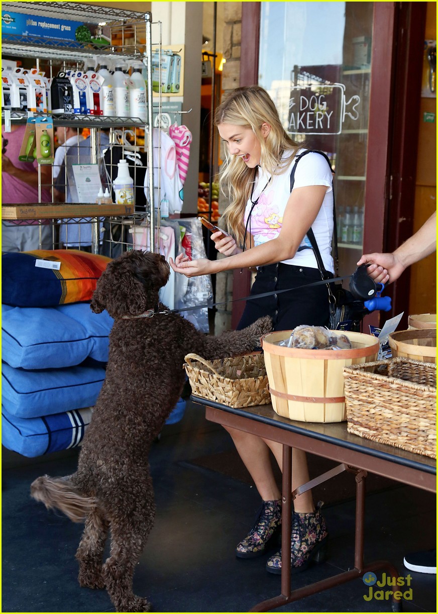 'DWTS' Pro Lindsay Arnold Says Married Life is 'Amazing'