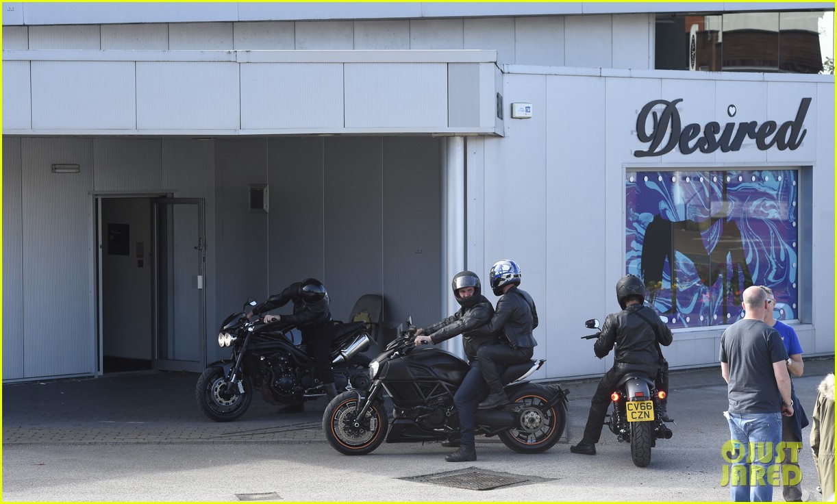 Luke Pasqualino is Almost Hit By a Motorcycle on 'Snatch' Set