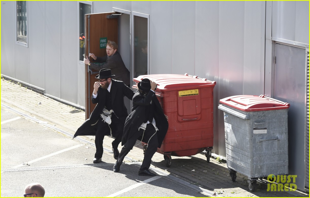 Luke Pasqualino is Almost Hit By a Motorcycle on 'Snatch' Set