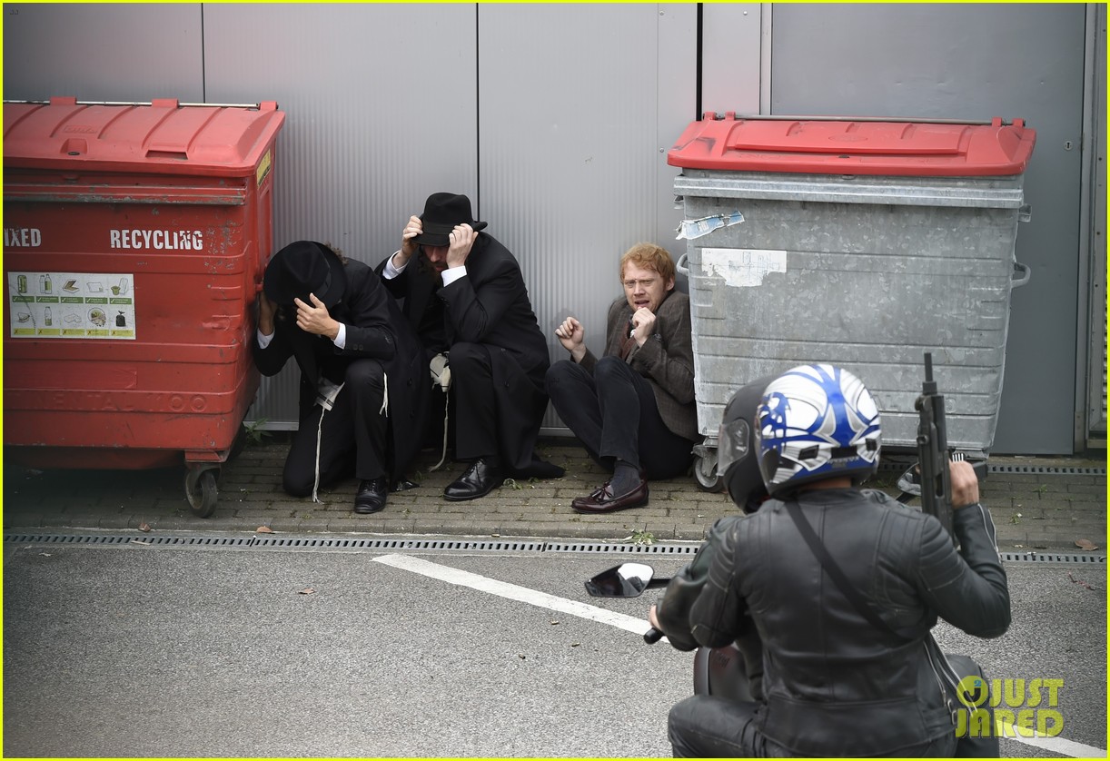 Luke Pasqualino is Almost Hit By a Motorcycle on 'Snatch' Set