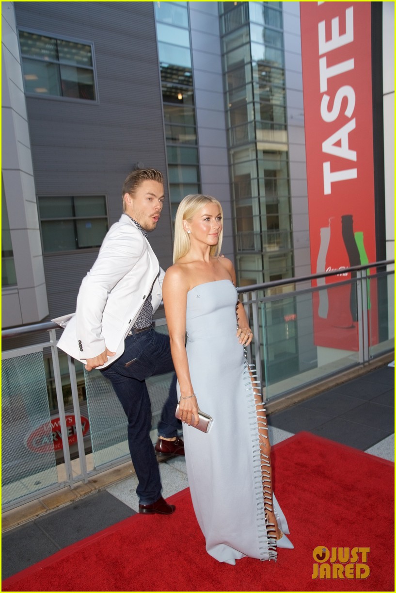 Maddie Ziegler & Allison Holker Honor Julianne & Derek Hough at Dizzy Feet Dance Gala 2016