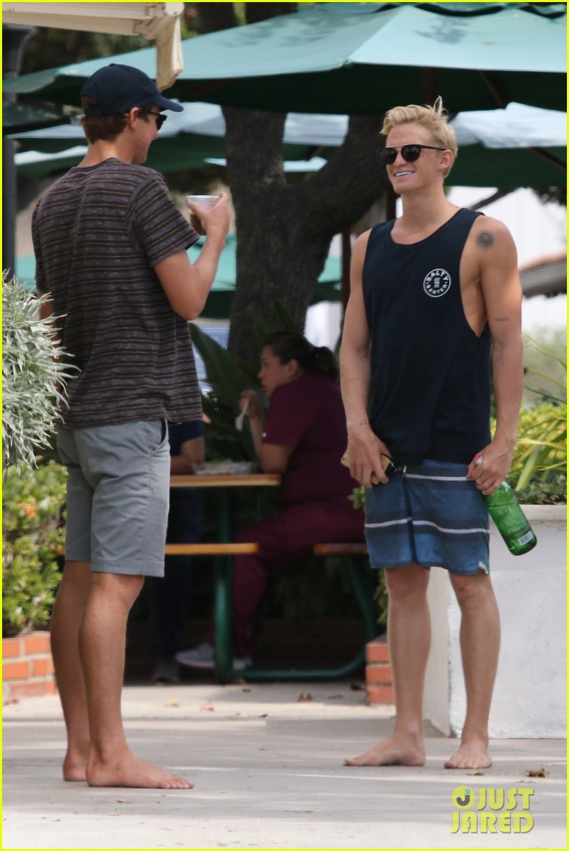 Cody Simpson Shows off Super Ripped Muscles in Malibu!