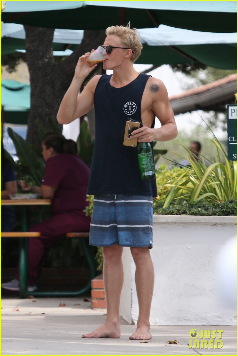 Cody Simpson Shows off Super Ripped Muscles in Malibu!