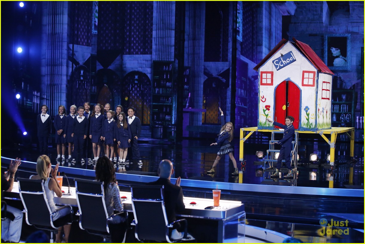 Watch Sofie Dossi's Amazing Contortionist Act on 'America's Got Talent' Semi-Finals!