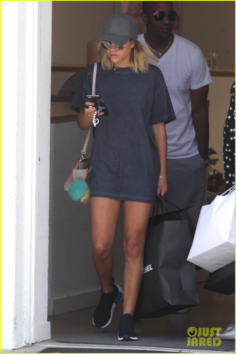 Sofia Richie Spends Her Labor Day Shopping & Eating at In N' Out Burger