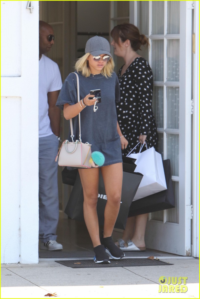 Sofia Richie Spends Her Labor Day Shopping & Eating at In N' Out Burger