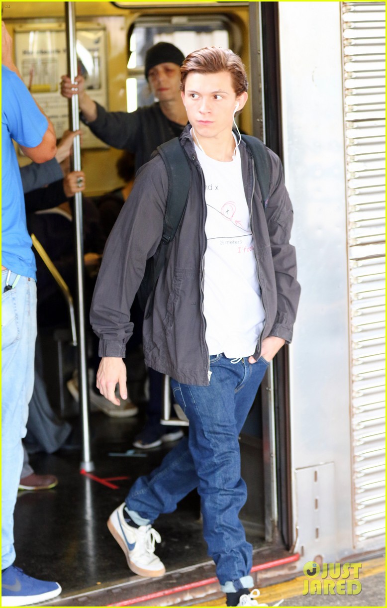 Tom Holland Wears 'Hello Kitty' PJs for 'Spider-Man: Homecoming' Scenes!