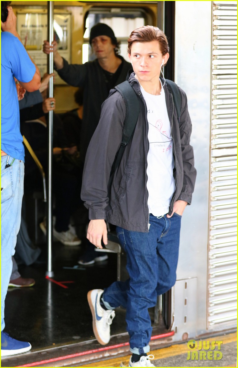 Tom Holland Wears 'Hello Kitty' PJs for 'Spider-Man: Homecoming' Scenes!