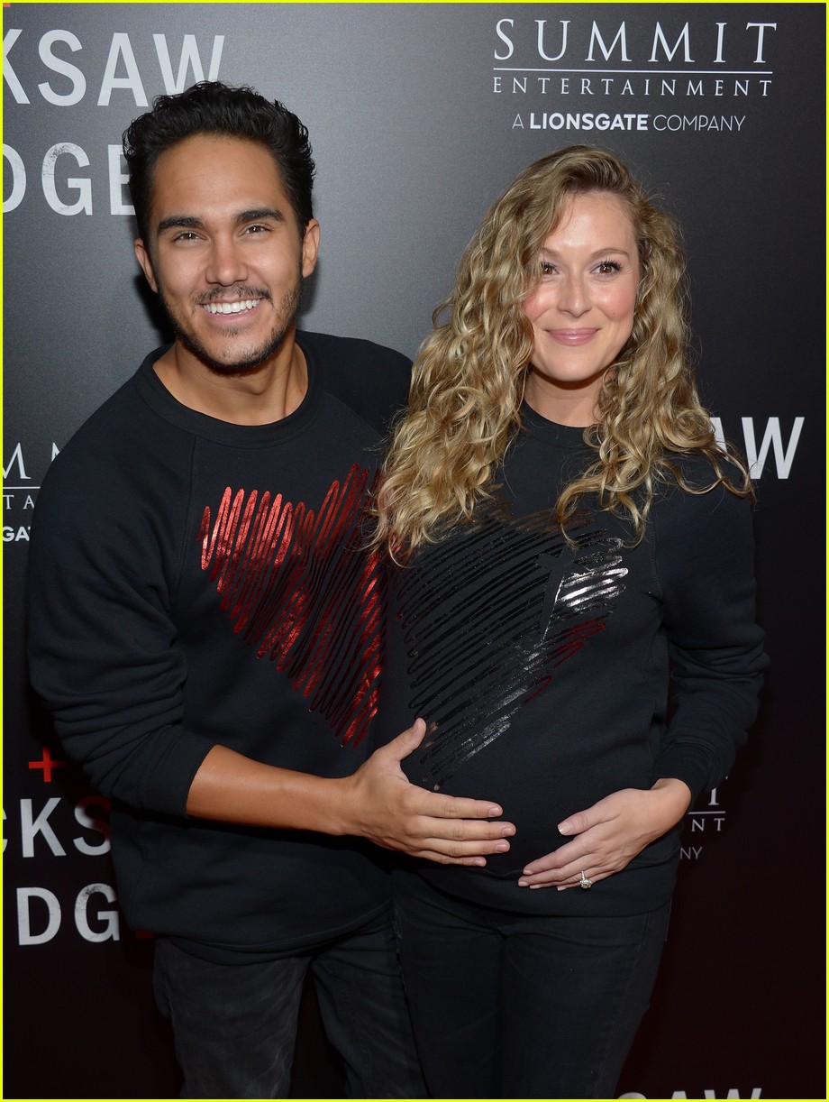 Carlos & Alexa PenaVega Are Cute Soon-to-Be Parents at 'Hacksaw Ridge' Premiere