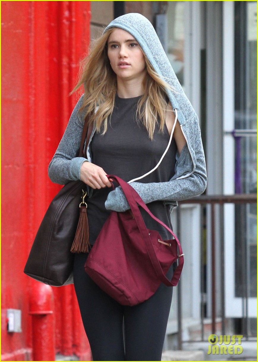 Suki Waterhouse Kisses Ansel Elgort On Set!