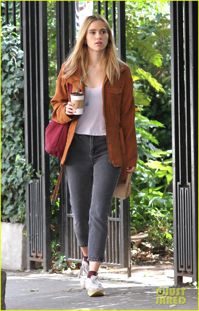 Suki Waterhouse Kisses Ansel Elgort On Set!