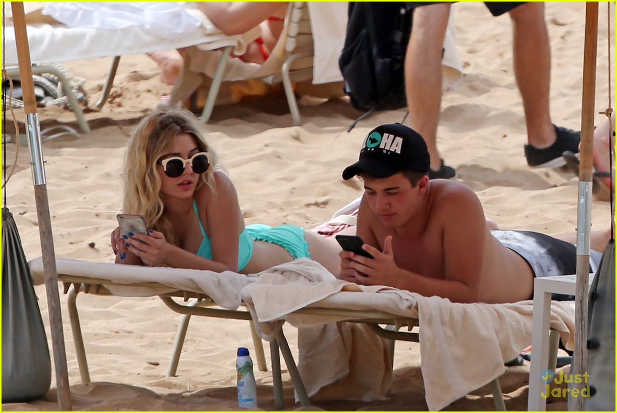 Bradley Steven Perry & Sister Celebrate Parents' Anniversary in Hawaii