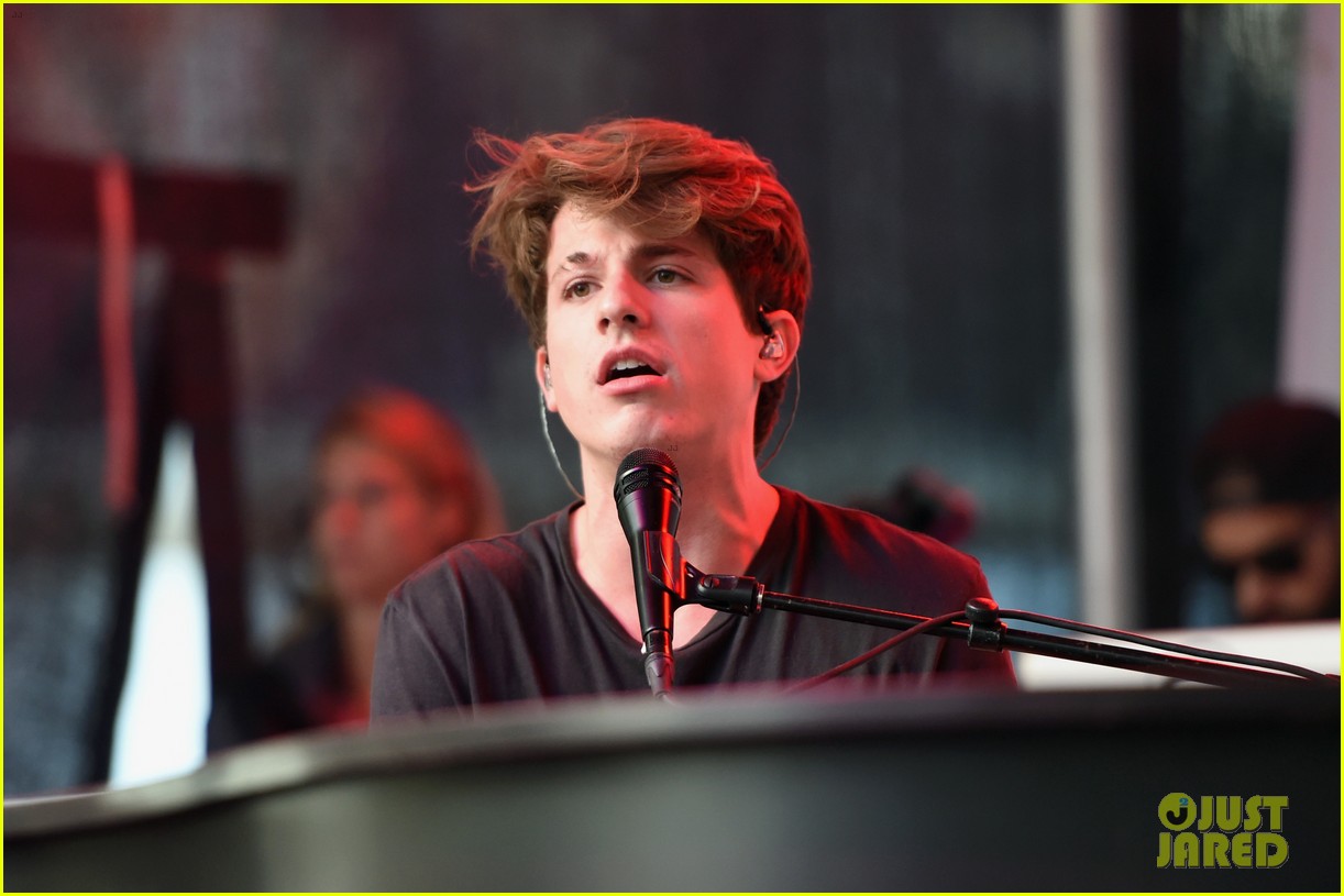 Daya Joins Charlie Puth at Jingle Ball 2016 Kick Off Event!