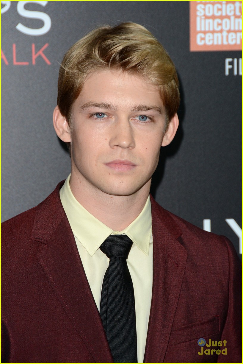 Makenzie Leigh Gushes Over Co-star Joe Alwyn For 'Billy Lynn’s Long Halftime Walk'