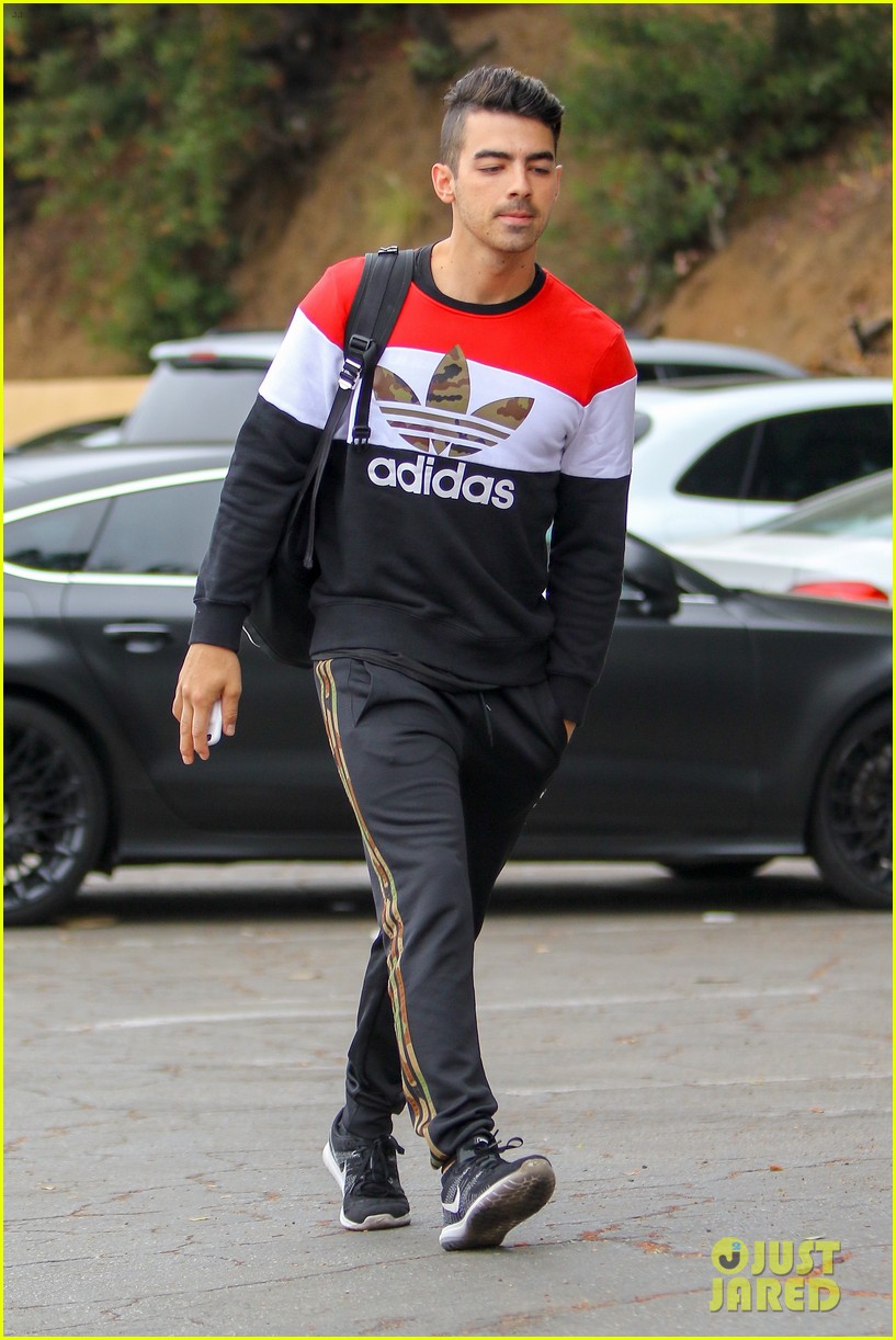 Joe Jonas' Reddit AMA Was His Most Revealing Interview Ever!