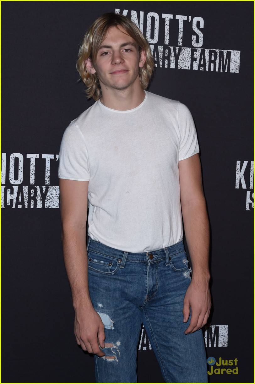 Ross Lynch Reunites With R5 & Courtney Eaton For Knott's Scary Farm