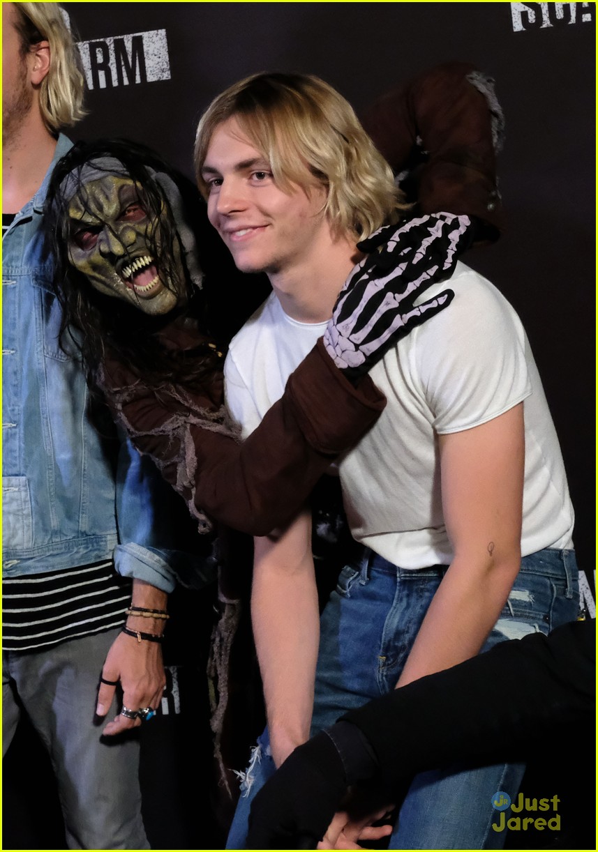 Ross Lynch Reunites With R5 & Courtney Eaton For Knott's Scary Farm
