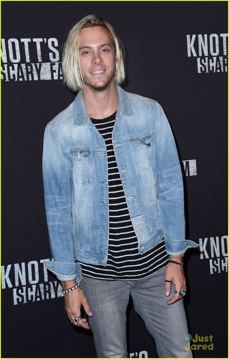 Ross Lynch Reunites With R5 & Courtney Eaton For Knott's Scary Farm