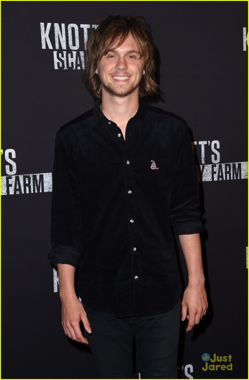 Ross Lynch Reunites With R5 & Courtney Eaton For Knott's Scary Farm