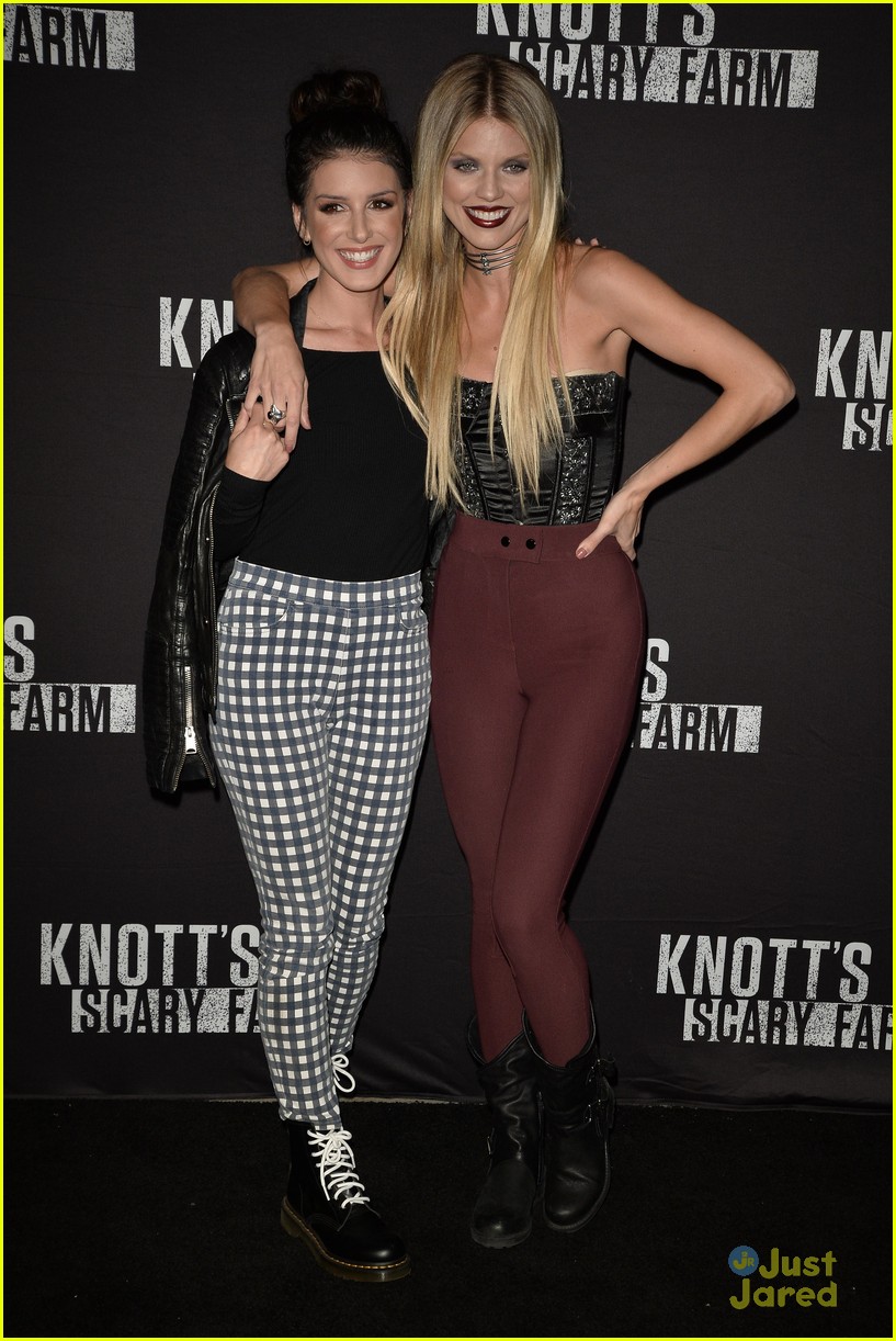 Vanessa Hudgens & Austin Butler Couple Up For Knott's Scary Farm 2016