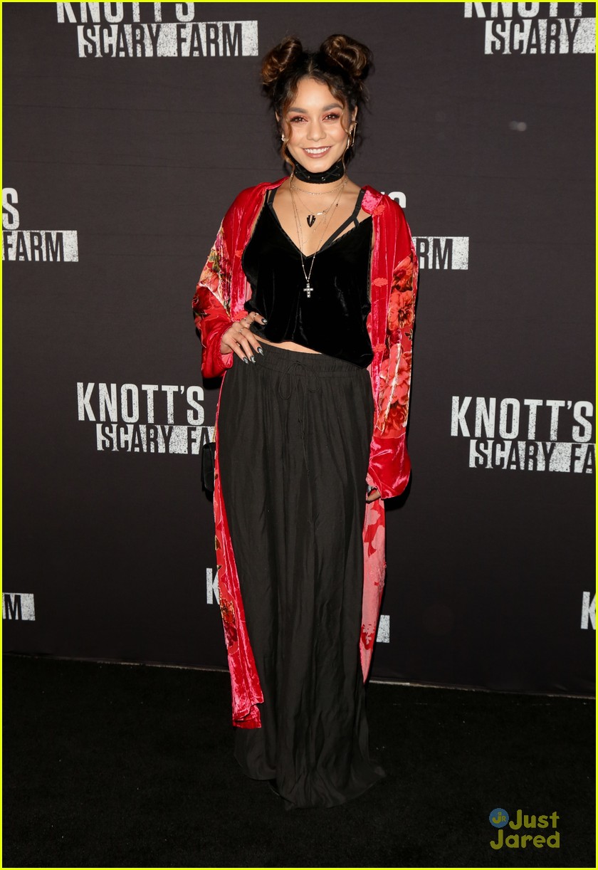 Vanessa Hudgens & Austin Butler Couple Up For Knott's Scary Farm 2016