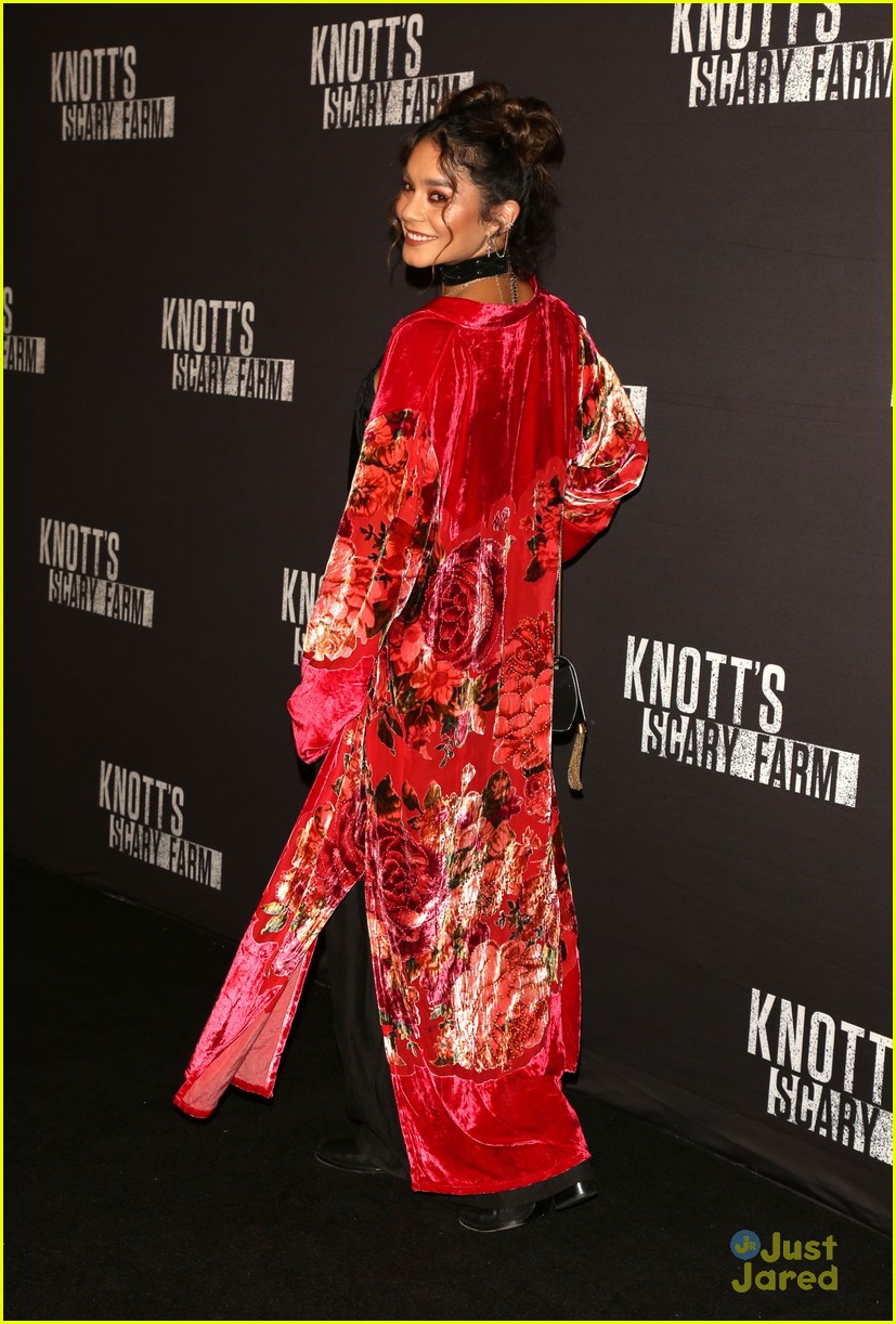 Vanessa Hudgens & Austin Butler Couple Up For Knott's Scary Farm 2016