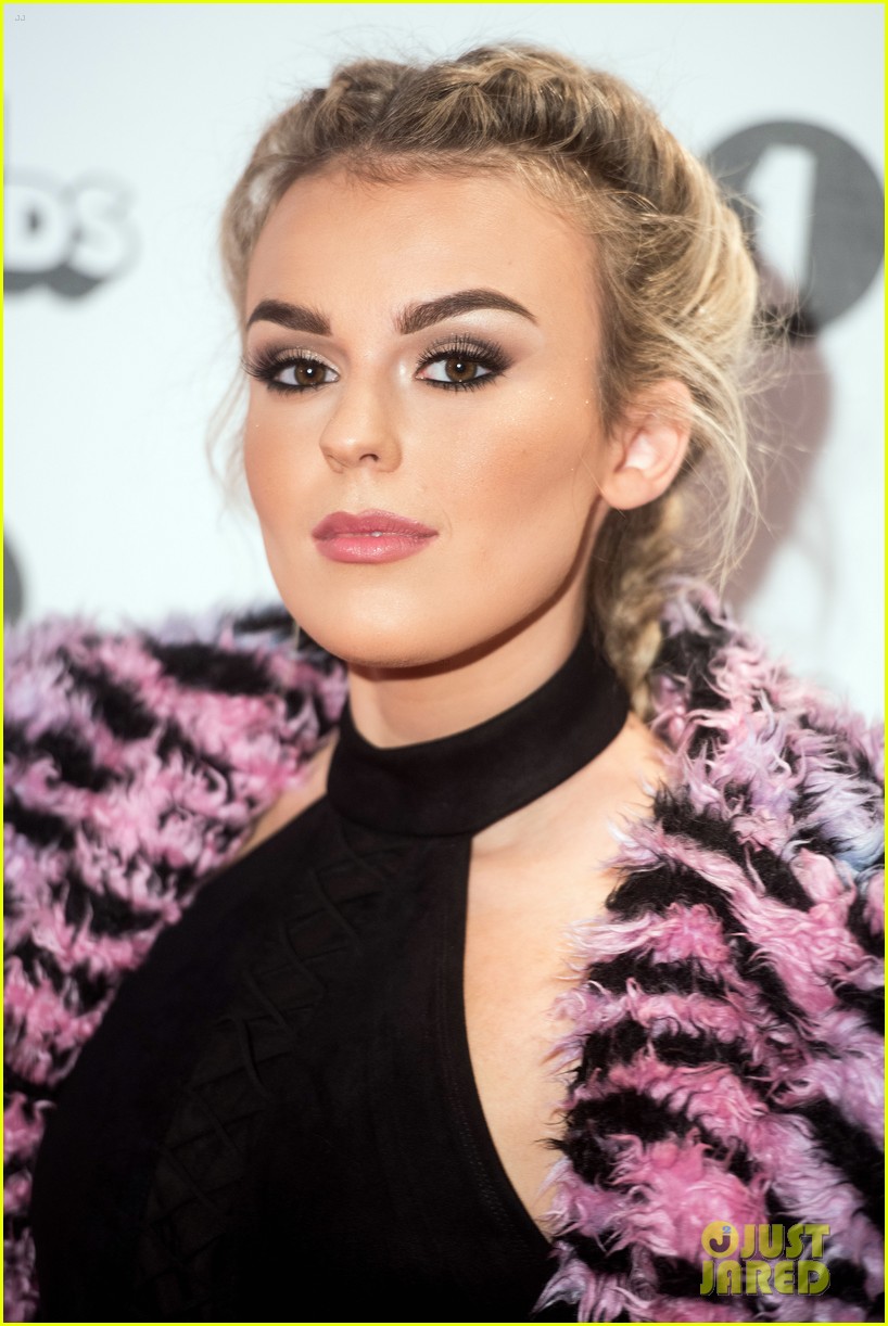Little Mix & The Vamps Meet Backstage at BBC Radio 1 Teen Awards 2016