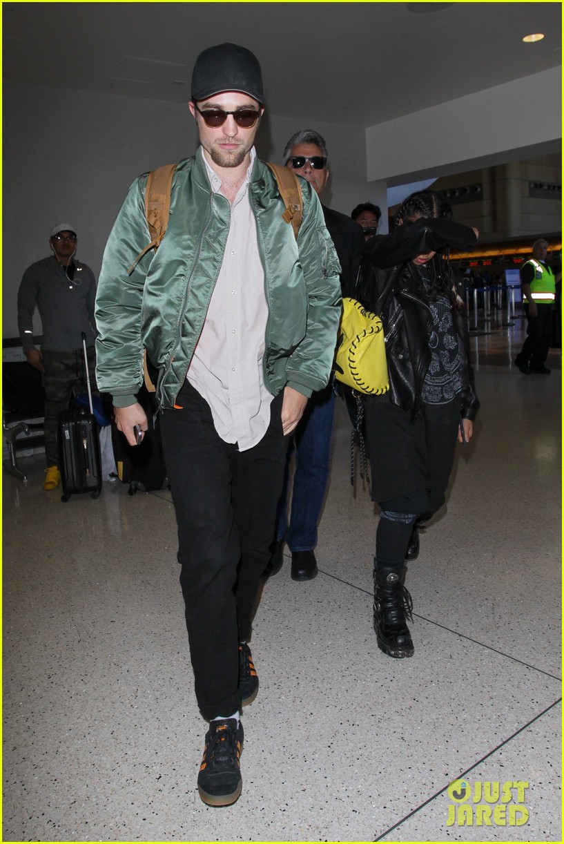 Robert Pattinson & Fiancee FKA twigs Leave Los Angeles