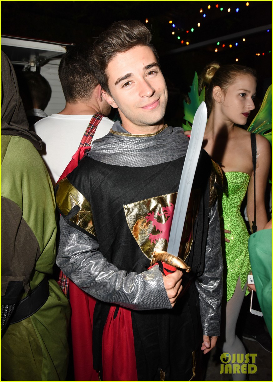 Ross Lynch Joins R5 & Girlfriend Courtney Eaton at Just Jared's Halloween Party