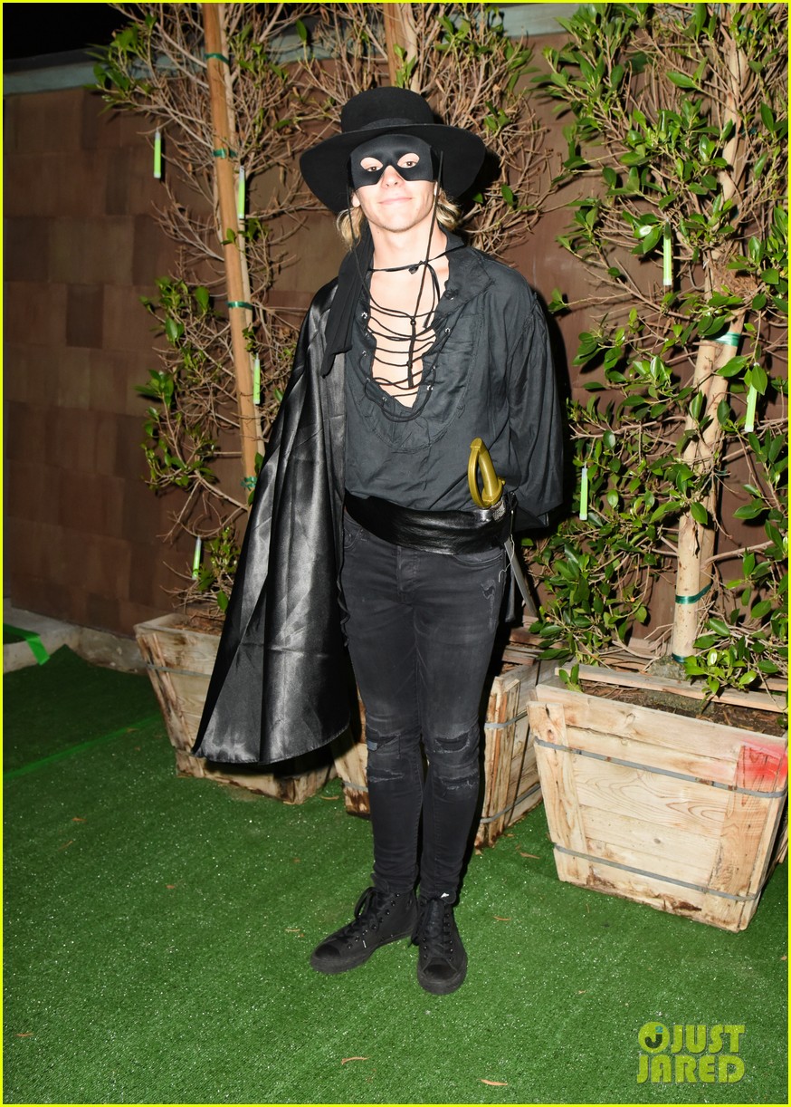 Ross Lynch Joins R5 & Girlfriend Courtney Eaton at Just Jared's Halloween Party
